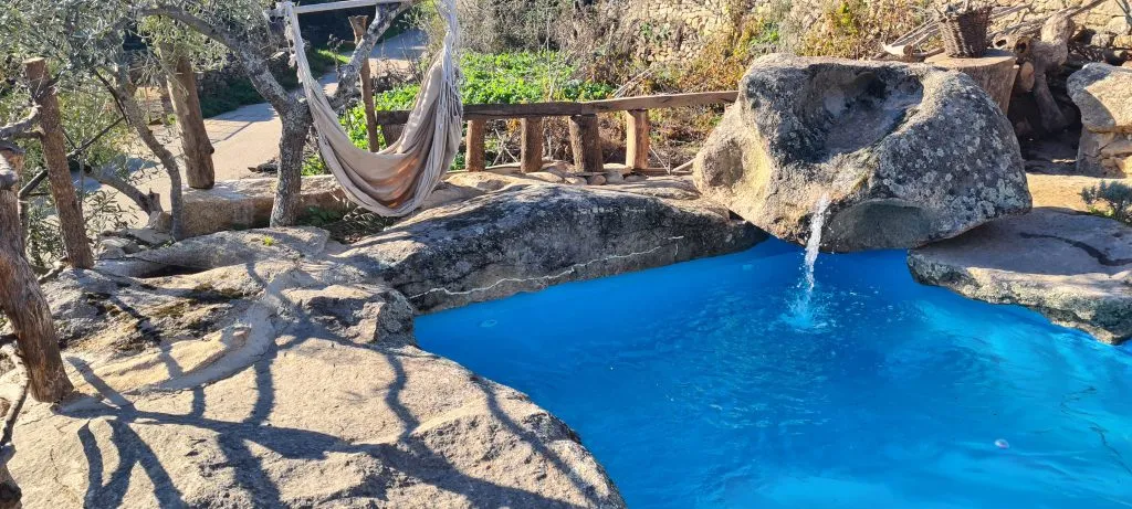 Piscina desde el agua