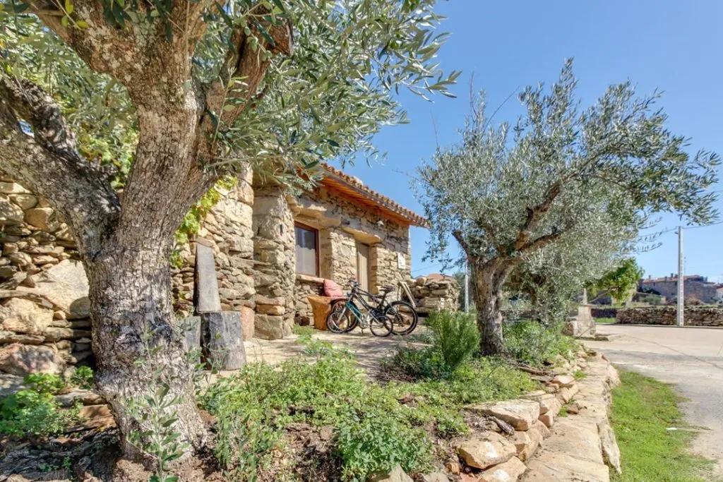 Casa Camino de Hierro, fachada exterior